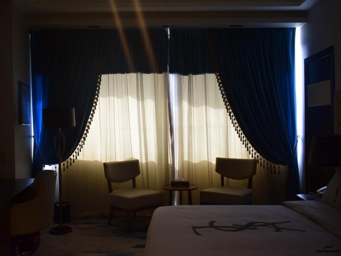 Fleet Club Mahrousa الإسكندرية المظهر الخارجي الصورة Curtains in a bedroom