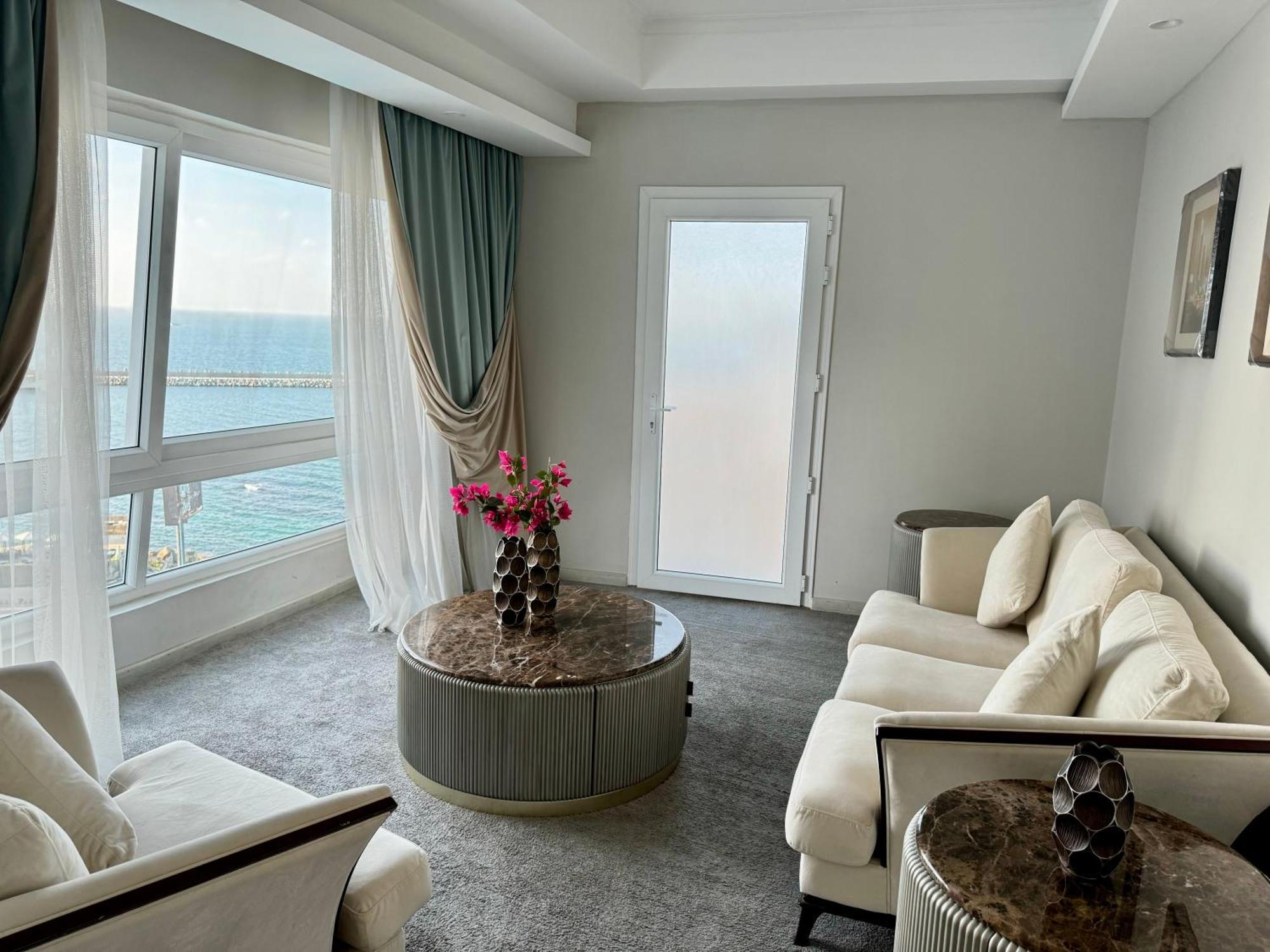 Fleet Club Mahrousa الإسكندرية المظهر الخارجي الصورة A suite at the hotel