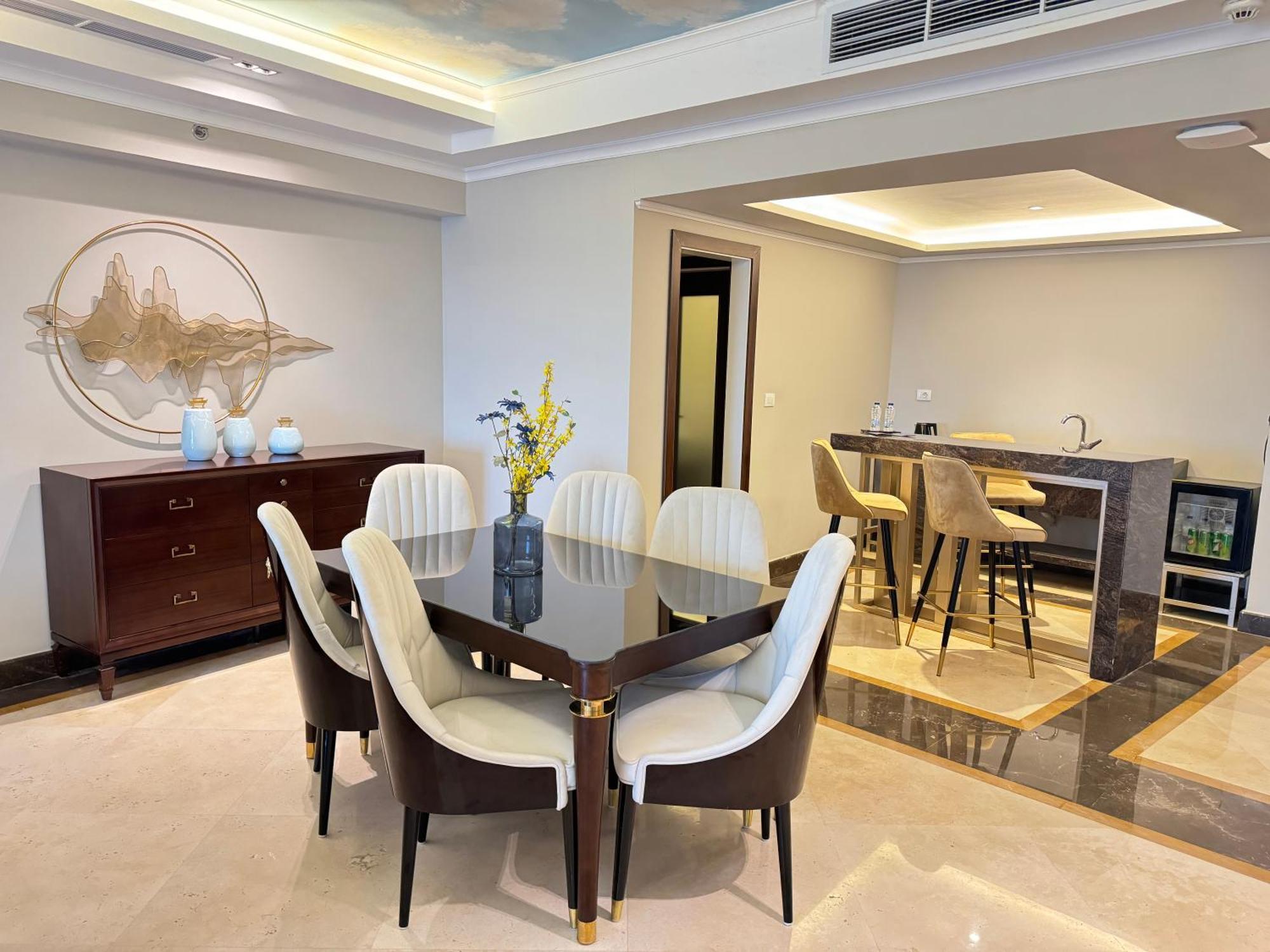 Fleet Club Mahrousa الإسكندرية المظهر الخارجي الصورة A dining room in a luxury apartment