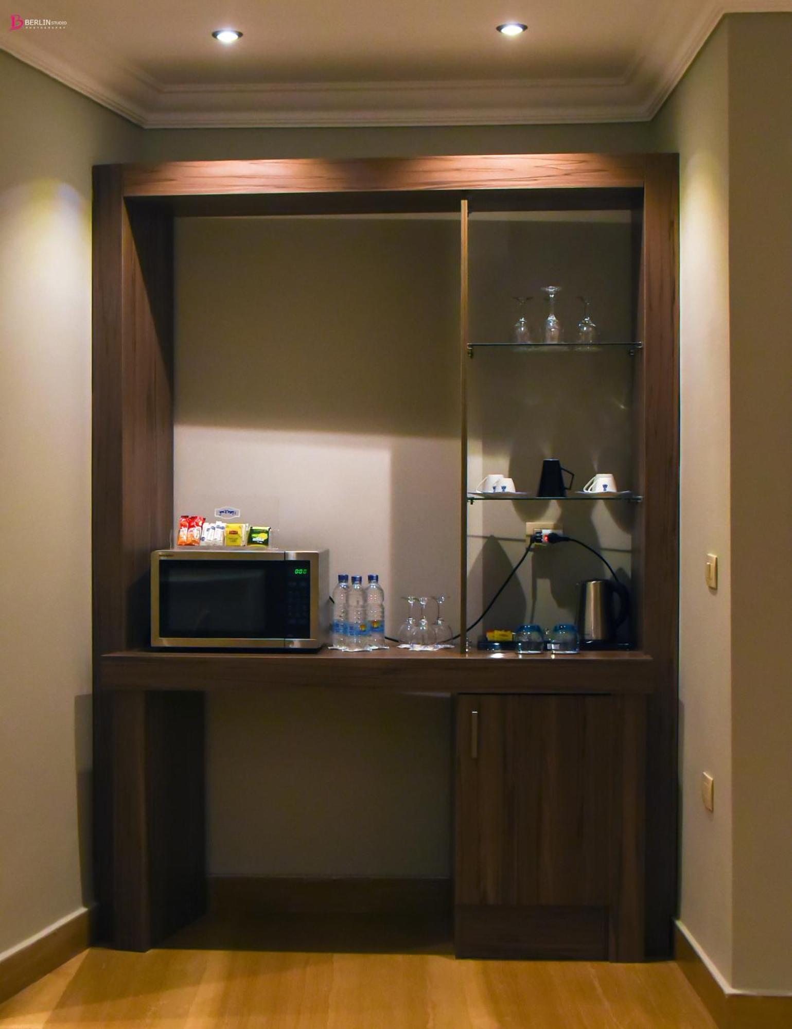 Fleet Club Mahrousa الإسكندرية المظهر الخارجي الصورة A wet bar in a hotel room